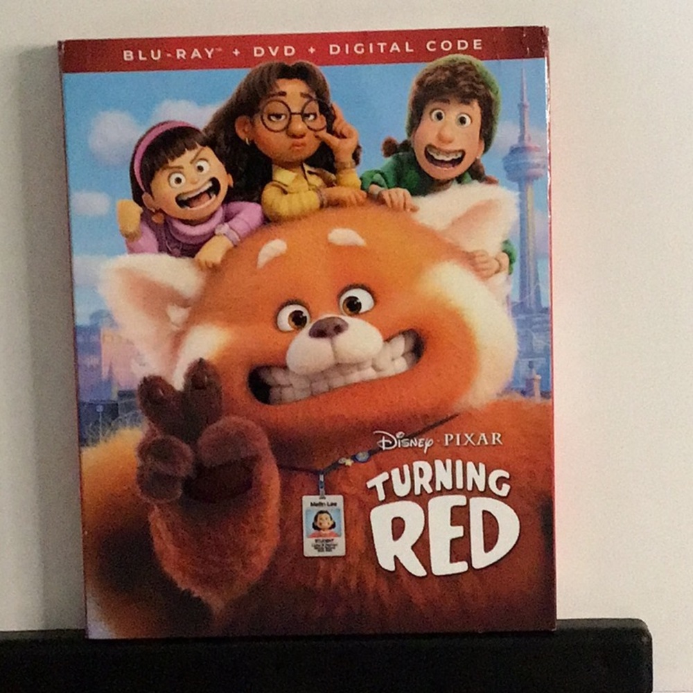 Disney Pixar Turning Red Blu-ray DVD